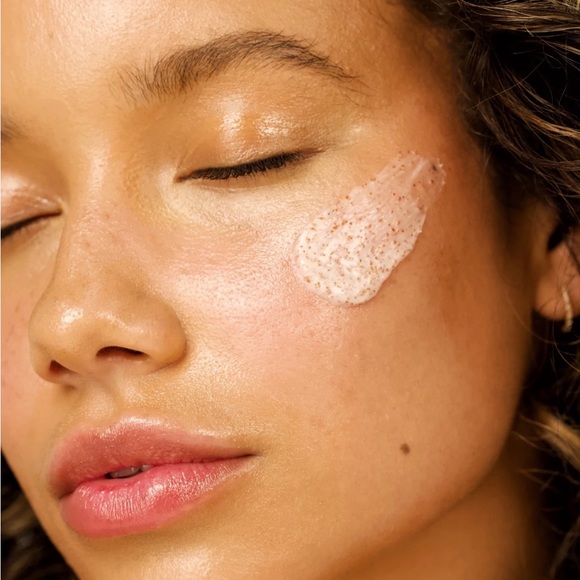 The Feelist Juice Shot Smoothing Facial Polish - Picture 2 of 4